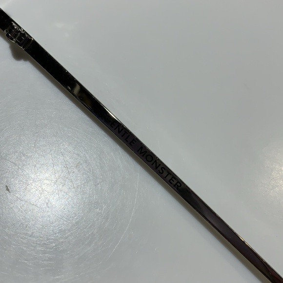 Gentle Monster Sunglass - Picture 4 of 4